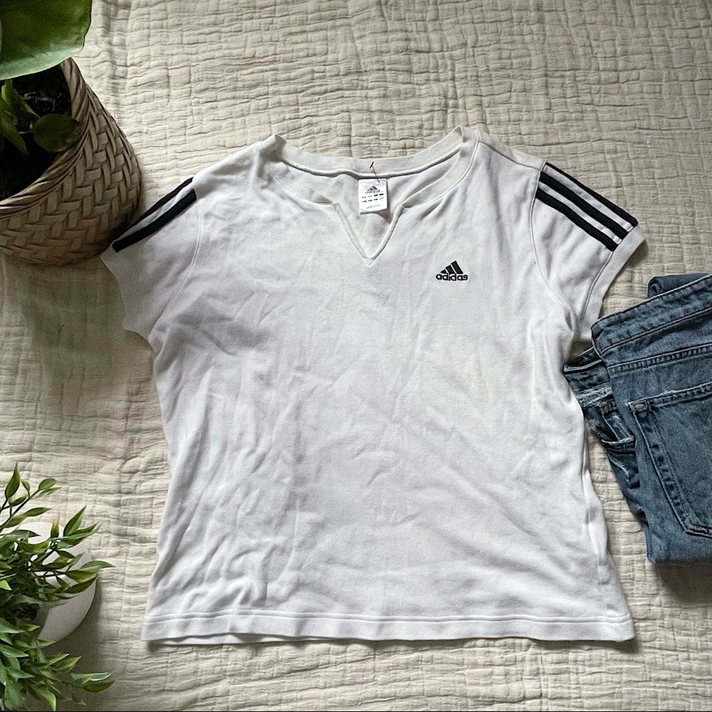 2000’s y2k Adidas t-shirt v-neck sz large trendy athletic 90s aesthetic vintage